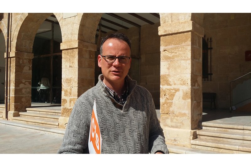 Ciudadanos considera que la nueva tarifa que se aplicará a las terrazas del puerto podría afectar a la viabilidad de algunos negocios Ciudadanos considera que la nueva tarifa que se aplicará a las terrazas del puerto podría afectar a la viabilidad de algunos negocios