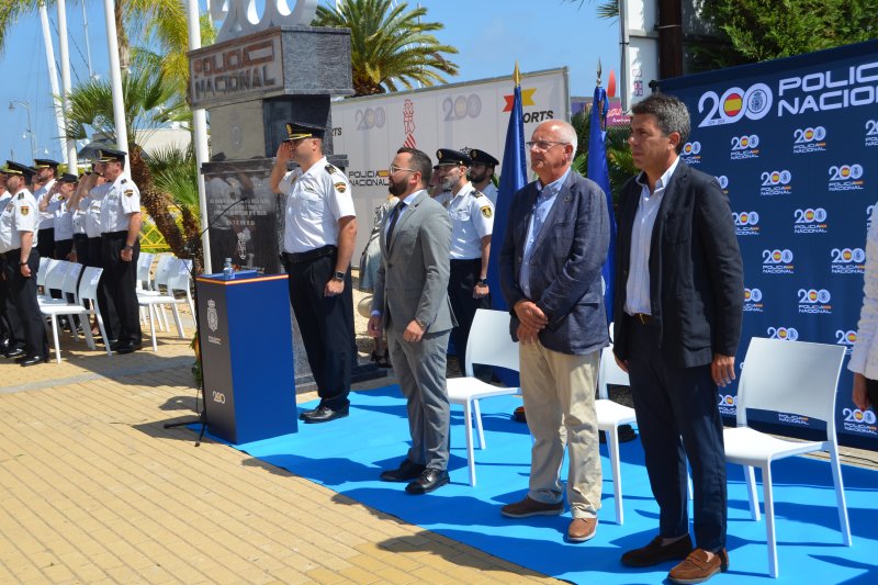 Homenaje a la Policía Nacional: “Dénia y la sociedad en su conjunto os debe mucho”  Homenaje a la Policía Nacional: “Dénia y la sociedad en su conjunto os debe mucho”