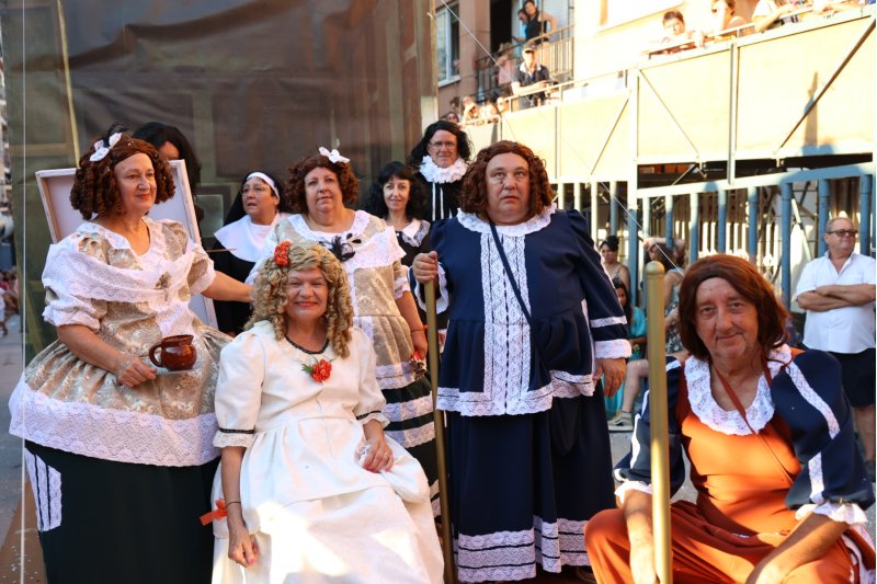 El Ramat 80 guanya la desfilada de carrosses de Pedreguer El Ramat 80 guanya la desfilada de carrosses de Pedreguer