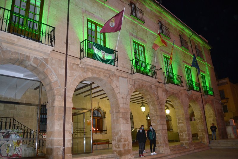 Iluminación verde en el Ayuntamiento de Dénia para conmemorar el Día de Andalucía  Iluminación verde en el Ayuntamiento de Dénia para conmemorar el Día de Andalucía
