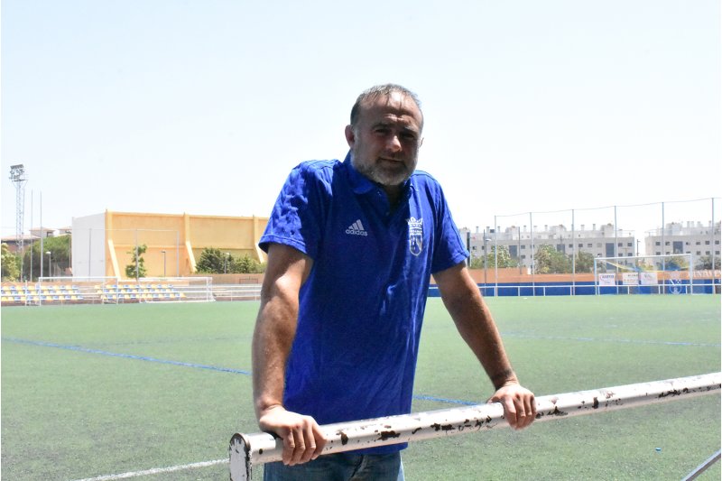 El histórico del Club Deportivo Dénia Pepe Carpi deja la entidad después de 19 años para ir a dirigir la escuela de El Verger El histórico del Club Deportivo Dénia Pepe Carpi deja la entidad después de 19 años para ir a dirigir la escuela de El Verger