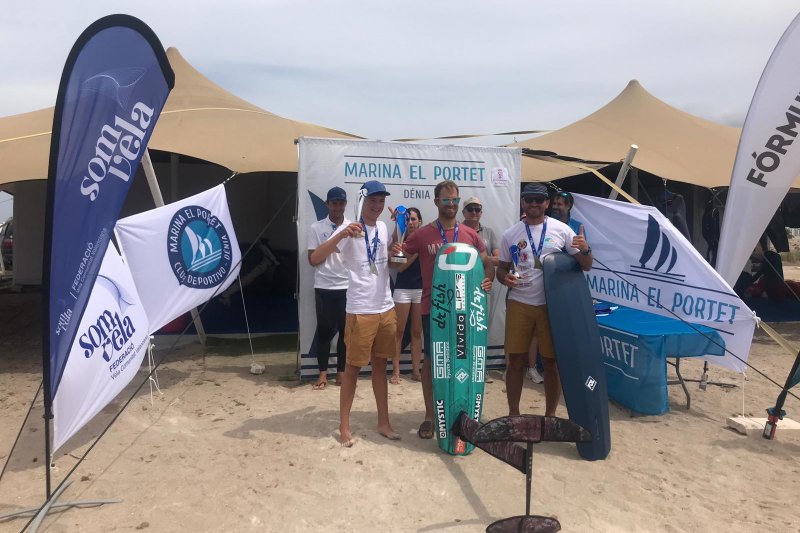 Alejandro Climent y Kiko Peiró del CD Marina El Portet son oro y plata en el Autonómico de Fórmula Kite Alejandro Climent y Kiko Peiró del CD Marina El Portet son oro y plata en el Autonómico de Fórmula Kite