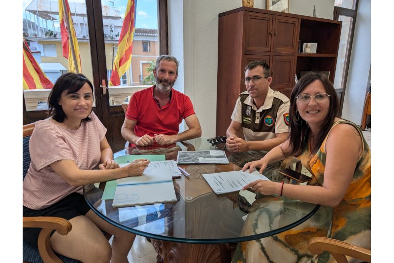 L’Ajuntament i Pego Viu signen un conveni per a un projecte de ramaderia extensiva destinat a la prevenció d’incendis L’Ajuntament i Pego Viu signen un conveni per a un projecte de ramaderia extensiva destinat a la prevenció d’incendis