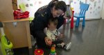 La Policía Nacional visita a los niños en la Planta de Pediatría del Hospital de Dénia La Policía Nacional visita a los niños en la Planta de Pediatría del Hospital de Dénia