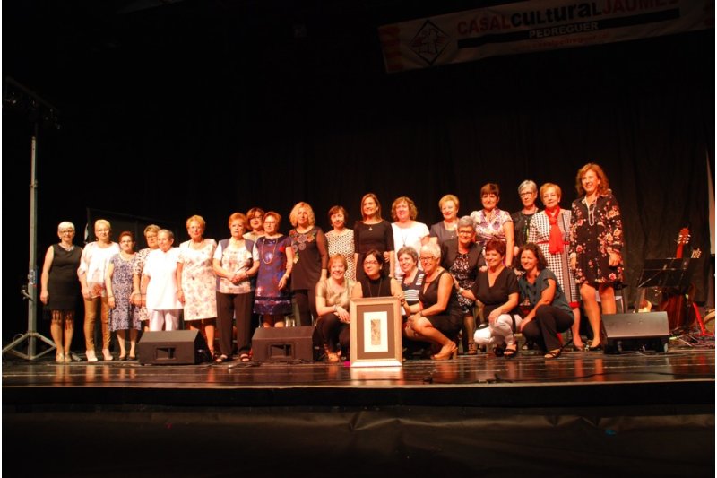 El Premi Casal Jaume I de Pedreguer reconéix els mèrits de Valentes i Positives El Premi Casal Jaume I de Pedreguer reconéix els mèrits de Valentes i Positives