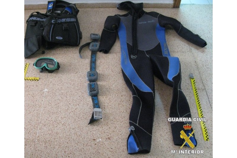 La Guardia Civil recupera material robado por dos clientes de una escuela de buceo de Calp La Guardia Civil recupera material robado por dos clientes de una escuela de buceo de Calp