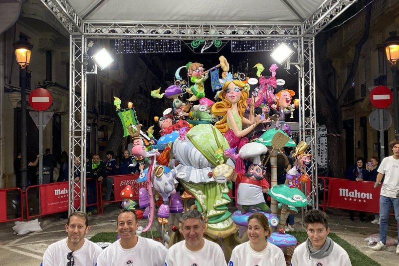 El artista Enric Ginestar vuelve a conseguir el ninot indultat infantil de la fallas de Valencia  El artista Enric Ginestar vuelve a conseguir el ninot indultat infantil de la fallas de Valencia