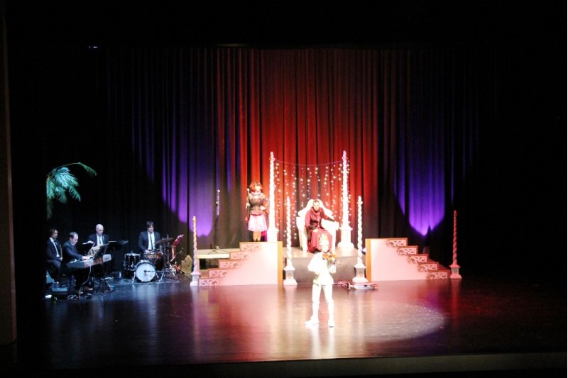 D’Artagnan y los mosqueteros conquistan al público del Auditori Teulada Moraira D’Artagnan y los mosqueteros conquistan al público del Auditori Teulada Moraira