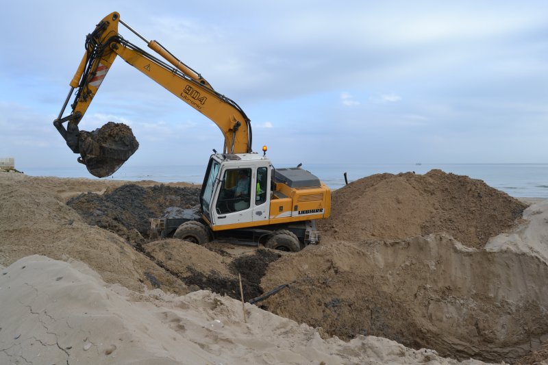 Una duna artificial en Les Deveses  Una duna artificial en Les Deveses