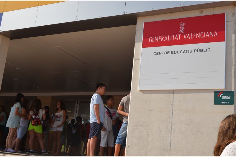 Dénia pide nuevos ciclos formativos en el colegio Raquel Payá y los IES Historiador Chabàs y Maria Ibars Dénia pide nuevos ciclos formativos en el colegio Raquel Payá y los IES Historiador Chabàs y Maria Ibars