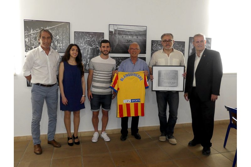 El valencianisme ompli la Casa de Cultura de Pedreguer amb la mostra Blanquinegre El valencianisme ompli la Casa de Cultura de Pedreguer amb la mostra Blanquinegre