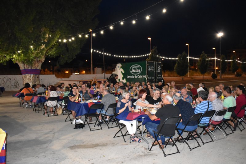 La Peña Barcelonista de Gata reconoce al futbolista Raúl Torres y a la atleta Anto Galero durante el Sopar de Germanor La Peña Barcelonista de Gata reconoce al futbolista Raúl Torres y a la atleta Anto Galero durante el Sopar de Germanor