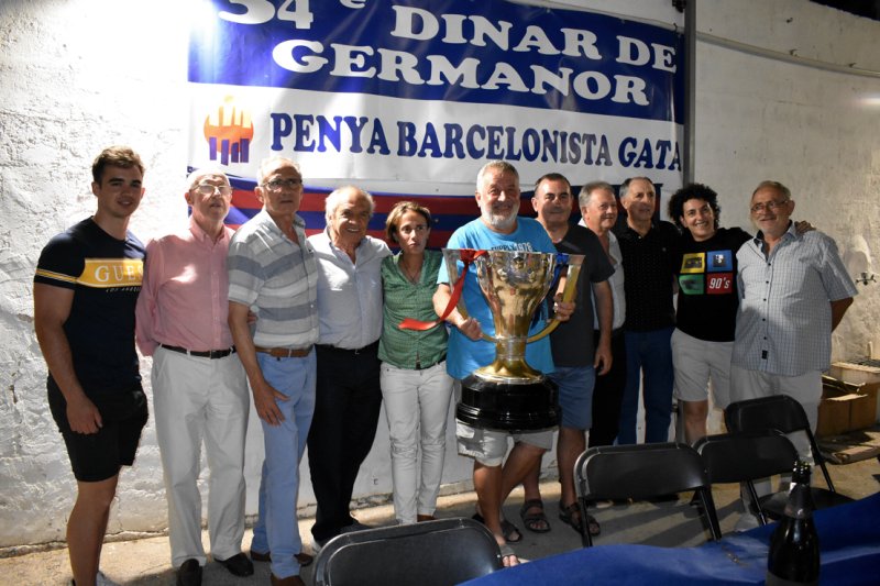 La Peña Barcelonista de Gata reconoce al futbolista Raúl Torres y a la atleta Anto Galero durante el Sopar de Germanor La Peña Barcelonista de Gata reconoce al futbolista Raúl Torres y a la atleta Anto Galero durante el Sopar de Germanor