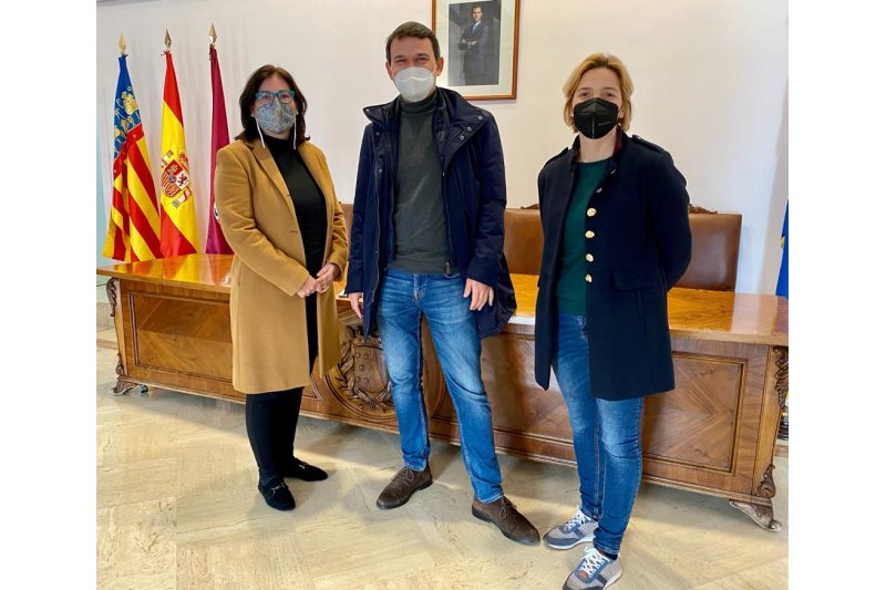 La vacunación de Cristina Morera/ El PP de Dénia exige al alcalde que le retire sus competencias mientras que se investigan los hechos La vacunación de Cristina Morera/ El PP de Dénia exige al alcalde que le retire sus competencias mientras que se investigan los hechos