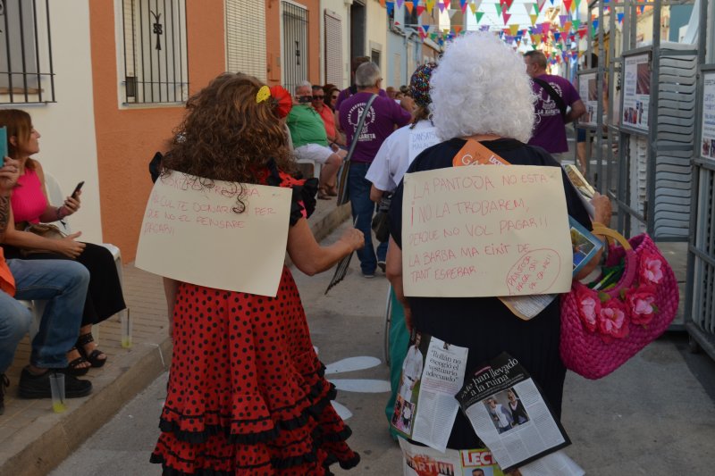 Las críticas a la sanidad, el Rey Emérito y la subida de la gasolina triunfan en la Dansà Grotesca Las críticas a la sanidad, el Rey Emérito y la subida de la gasolina triunfan en la Dansà Grotesca