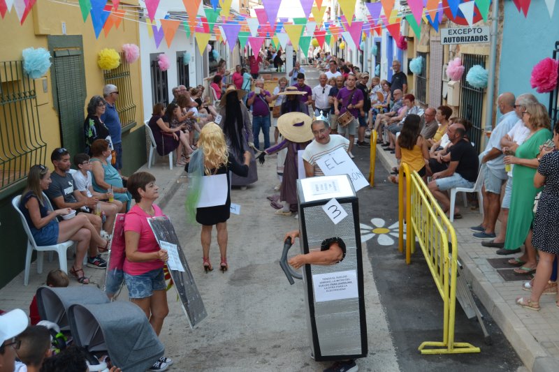 Las críticas a la sanidad, el Rey Emérito y la subida de la gasolina triunfan en la Dansà Grotesca Las críticas a la sanidad, el Rey Emérito y la subida de la gasolina triunfan en la Dansà Grotesca