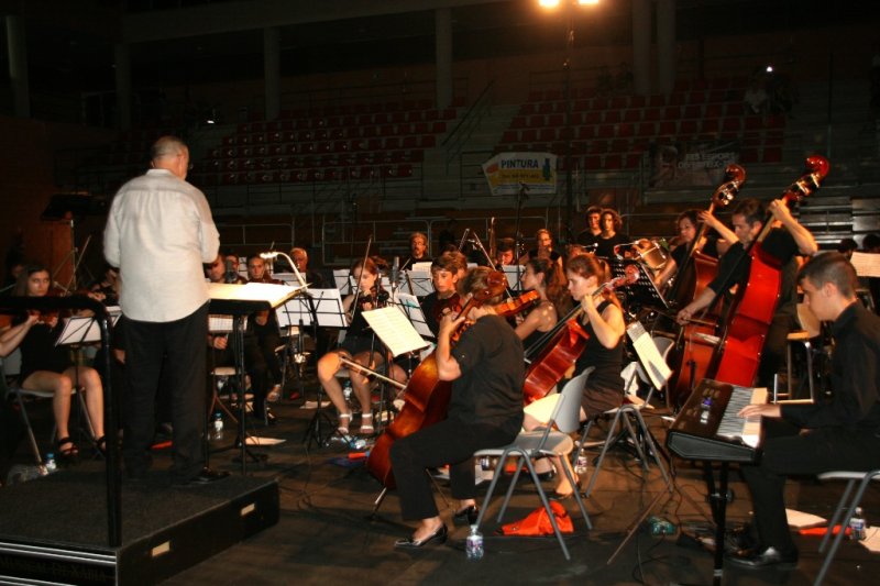 El Ajedrez Viviente recrea en Xàbia el drama de los refugiados en un espectáculo con música y danza en directo El Ajedrez Viviente recrea en Xàbia el drama de los refugiados en un espectáculo con música y danza en directo