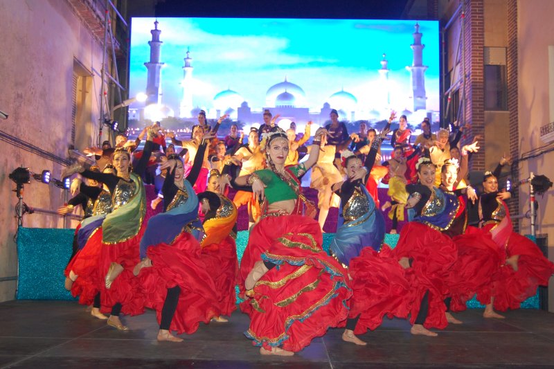 El Festival d’arts escèniques posa la nota exòtica a un carnestoltes pegolí que reverdeix com a referent de la festa a la Marina Alta El Festival d’arts escèniques posa la nota exòtica a un carnestoltes pegolí que reverdeix com a referent de la festa a la Marina Alta