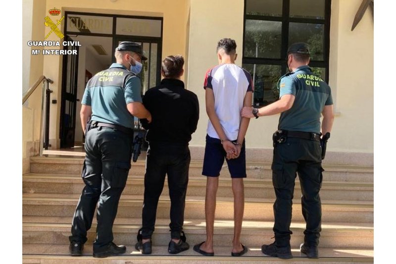 La Guardia Civil detiene a dos personas por un robo con violencia en Calp La Guardia Civil detiene a dos personas por un robo con violencia en Calp