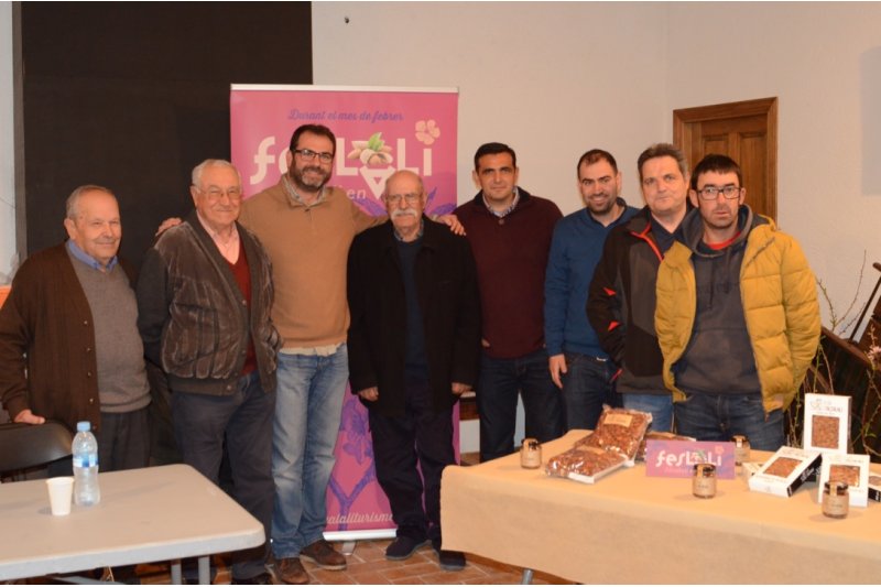 Llauradors d’Alcalalà impulsa un proyecto para rescatar la almendra y comercializar una marca propia Llauradors d’Alcalalà impulsa un proyecto para rescatar la almendra y comercializar una marca propia