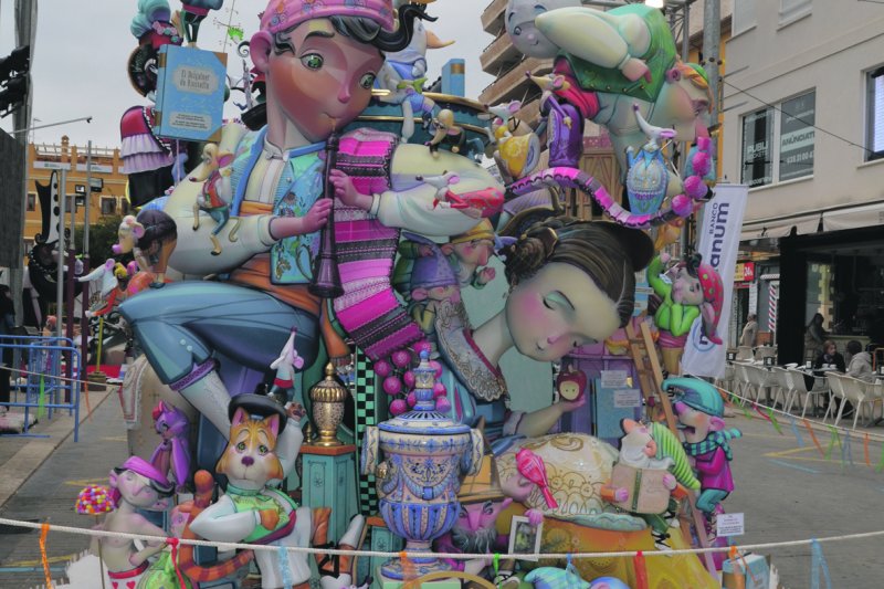 Centro guanya els dos primers premis de les falles del 75 aniversari Centro guanya els dos primers premis de les falles del 75 aniversari