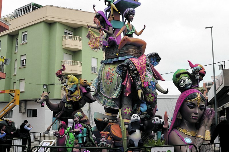 Centro guanya els dos primers premis de les falles del 75 aniversari Centro guanya els dos primers premis de les falles del 75 aniversari