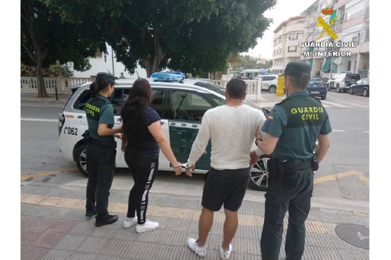 La Guardia Civil detiene en Calp y Moraira a dos personas acusadas de robar con el método del abrazo La Guardia Civil detiene en Calp y Moraira a dos personas acusadas de robar con el método del abrazo