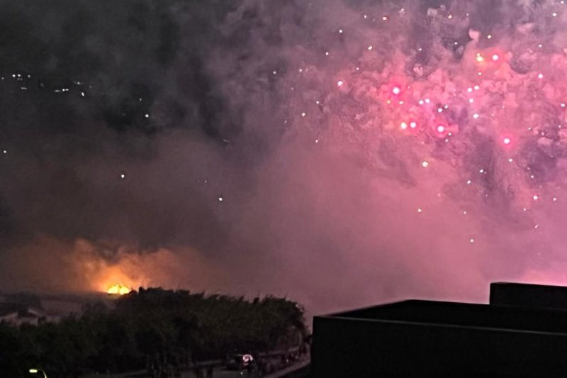 El espectáculo piromusical de Dénia desata un incendio junto a Torrecremada  El espectáculo piromusical de Dénia desata un incendio junto a Torrecremada