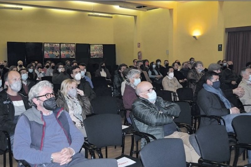 Buena parte de la inversión en la reurbanización de la Glorieta se destinará a renovar las redes de agua y alcantarillado y los pluviales Buena parte de la inversión en la reurbanización de la Glorieta se destinará a renovar las redes de agua y alcantarillado y los pluviales