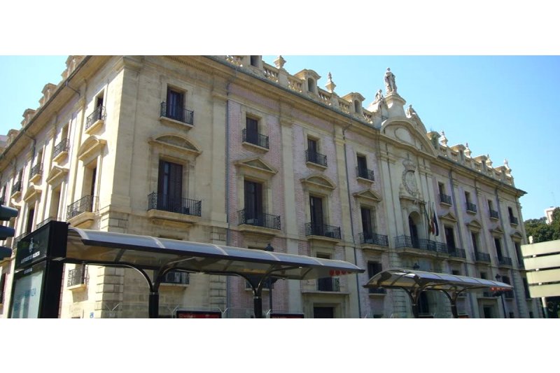 Condenado a año y medio por agredir y dejar ciego a un hombre en un bar de Dénia  Condenado a año y medio por agredir y dejar ciego a un hombre en un bar de Dénia