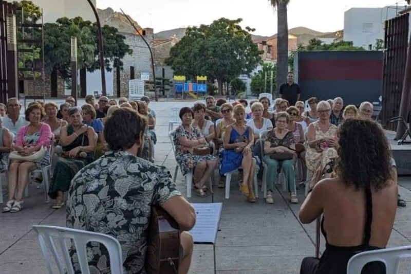 Los conciertos de verano y las rutas guiadas revalorizan los espacios urbanos de Pego de cara al turismo Los conciertos de verano y las rutas guiadas revalorizan los espacios urbanos de Pego de cara al turismo