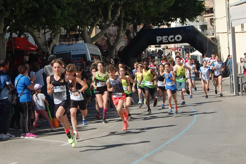 El Club Dorsal 19 homenatja a Ferran Ferrando, Joaquín Pastor, Vicente Llopis Cheli i Paqui Rodríguez en la XL Volta a Peu de Pego El Club Dorsal 19 homenatja a Ferran Ferrando, Joaquín Pastor, Vicente Llopis Cheli i Paqui Rodríguez en la XL Volta a Peu de Pego
