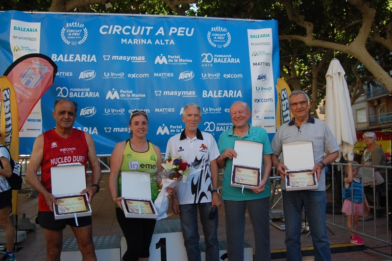 El Club Dorsal 19 homenatja a Ferran Ferrando, Joaquín Pastor, Vicente Llopis Cheli i Paqui Rodríguez en la XL Volta a Peu de Pego El Club Dorsal 19 homenatja a Ferran Ferrando, Joaquín Pastor, Vicente Llopis Cheli i Paqui Rodríguez en la XL Volta a Peu de Pego