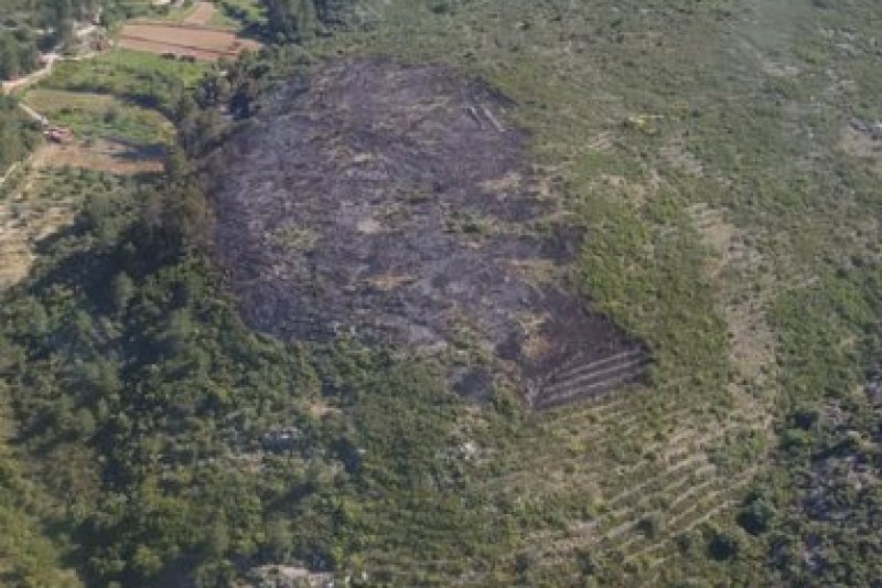 Primeras imágenes del incendio de la Serra de Bèrnia  Primeras imágenes del incendio de la Serra de Bèrnia
