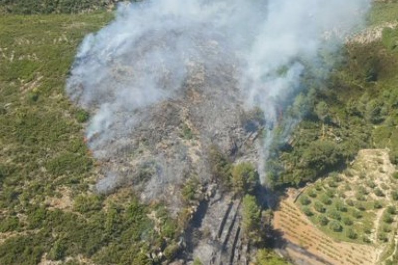 Primeras imágenes del incendio de la Serra de Bèrnia  Primeras imágenes del incendio de la Serra de Bèrnia