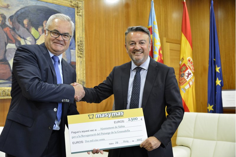 Supermercats masymas dona 2.500 euros para la recuperación paisajística de La Granadella Supermercats masymas dona 2.500 euros para la recuperación paisajística de La Granadella