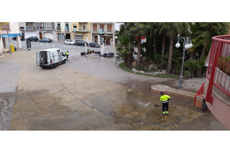 Dos equipos de refuerzo para limpiar y desinfectar en Teulada Dos equipos de refuerzo para limpiar y desinfectar en Teulada