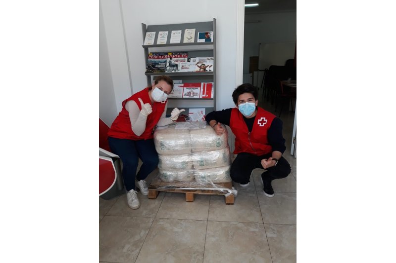 El chef Rafa Soler organiza una donación de más de una tonelada de productos de primera necesidad  El chef Rafa Soler organiza una donación de más de una tonelada de productos de primera necesidad