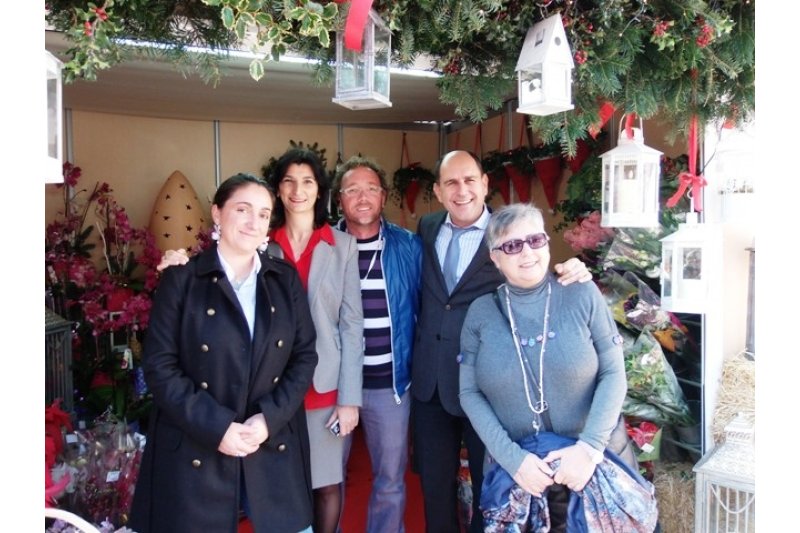 Cuarenta comercios muestran su variedad y potencial en la feria de Moraira Cuarenta comercios muestran su variedad y potencial en la feria de Moraira