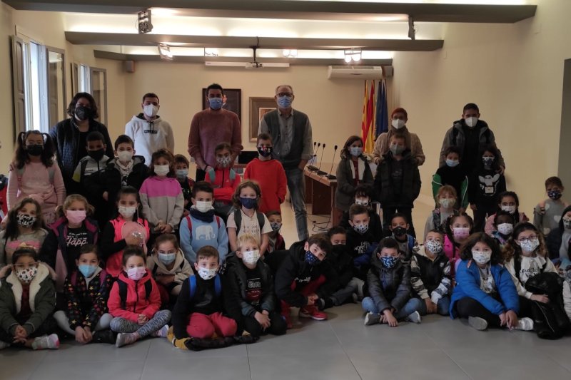 Alumnos de l'Alfàs de Pedreguer visitan su Ayuntamiento  Alumnos de l'Alfàs de Pedreguer visitan su Ayuntamiento