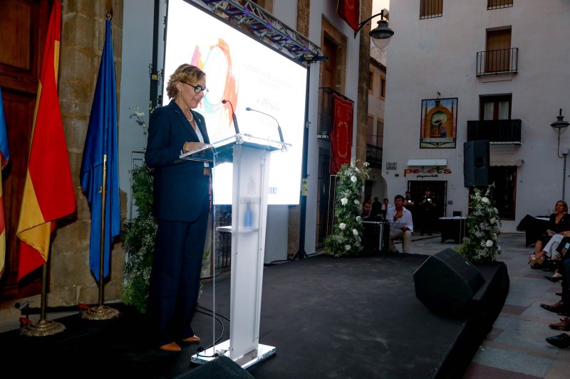 La Associació Meridià Zero y la Comissió de Festes de Sant Sebastià reciben los premios Vila de Xàbia La Associació Meridià Zero y la Comissió de Festes de Sant Sebastià reciben los premios Vila de Xàbia