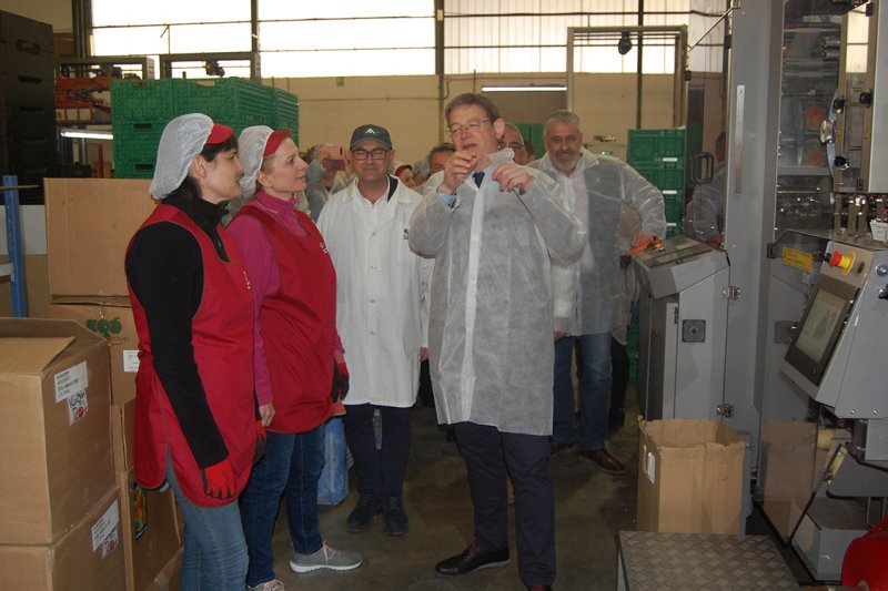 Ximo Puig aposta per la coordinació de la Generalitat amb les empreses agrícoles de Pego per a traure de l’abandó a moltes terres Ximo Puig aposta per la coordinació de la Generalitat amb les empreses agrícoles de Pego per a traure de l’abandó a moltes terres