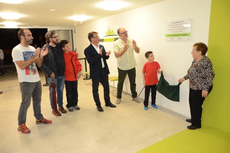 La inauguració del pavelló cobert de Pedreguer convoca la comunitat esportiva de totes les edats i recorda el bàsquet femení dels seixanta La inauguració del pavelló cobert de Pedreguer convoca la comunitat esportiva de totes les edats i recorda el bàsquet femení dels seixanta