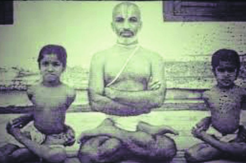 Grandes Maestros de Yoga : Tirumalai Krishnamâchârya, el padre del Yoga moderno/ Por Ilde Leyda   Grandes Maestros de Yoga : Tirumalai Krishnamâchârya, el padre del Yoga moderno/ Por Ilde Leyda