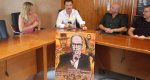 Paco Chika enmarca la ilustración del Sonafilm dedicado a Ennio Morricone en la plaza de toros de Ondara Paco Chika enmarca la ilustración del Sonafilm dedicado a Ennio Morricone en la plaza de toros de Ondara