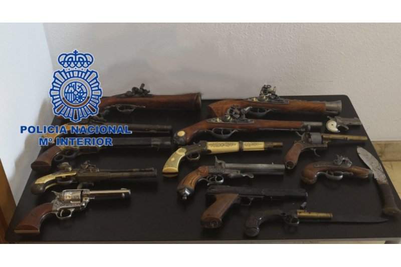 La Policía Nacional desarticula un grupo dedicado a  robar en establecimientos de Dénia   La Policía Nacional desarticula un grupo dedicado a  robar en establecimientos de Dénia