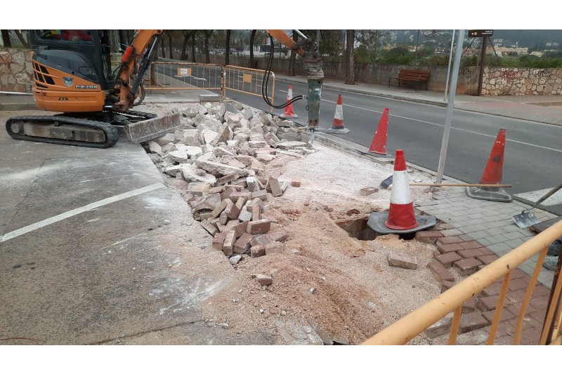 Rebajan la altura de las aceras de los accesos al parking del Camí de Sant Joan Rebajan la altura de las aceras de los accesos al parking del Camí de Sant Joan