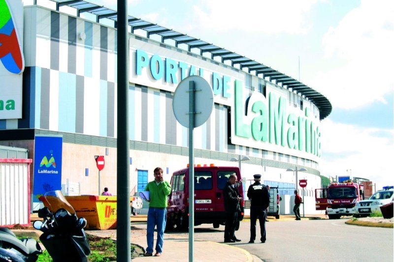 Un escape de gas propano obliga a cerrar durante cinco horas los accesos al Centro Comercial de Ondara   Un escape de gas propano obliga a cerrar durante cinco horas los accesos al Centro Comercial de Ondara