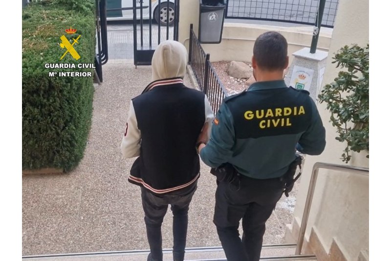 Detienen a un joven de 24 años por el robo con violencia a un vecino de Calp  Detienen a un joven de 24 años por el robo con violencia a un vecino de Calp