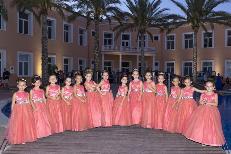 Música i coreografies ambienten la presentació de la comissió de festes 2019 d’El Verger Música i coreografies ambienten la presentació de la comissió de festes 2019 d’El Verger